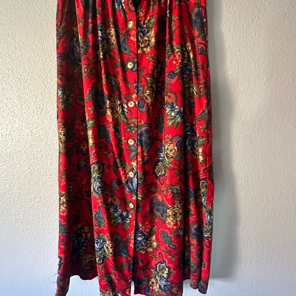 Signature by Jerell vintage red floral maxi skirt with pockets - Picture 3 of 9